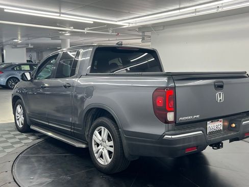 Used 2017 Honda Ridgeline RT image 3