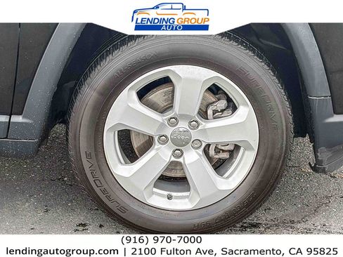 Used 2018 Jeep Compass Latitude w/ Popular Equipment Group FWD image 9
