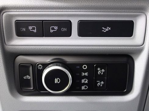 Used 2023 Ford F150 Lariat w/ Trailer Tow Package image 19