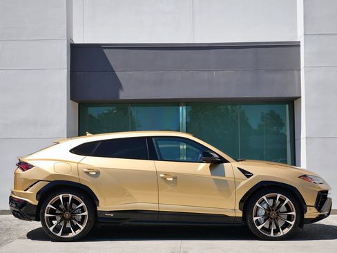 Used 2023 Lamborghini Urus S AWD/4WD image 2