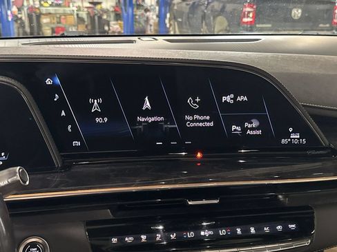 Used 2022 Cadillac Escalade Premium Luxury w/ Performance Package AWD/4WD image 19