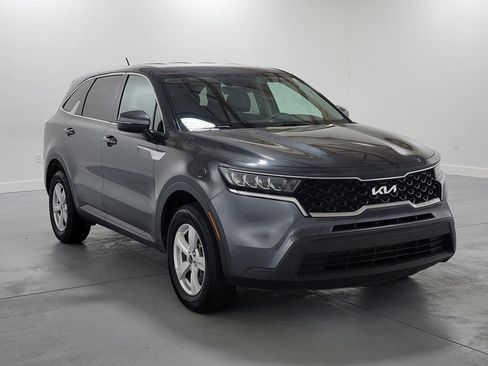 Used 2023 Kia Sorento LX AWD/4WD image 2