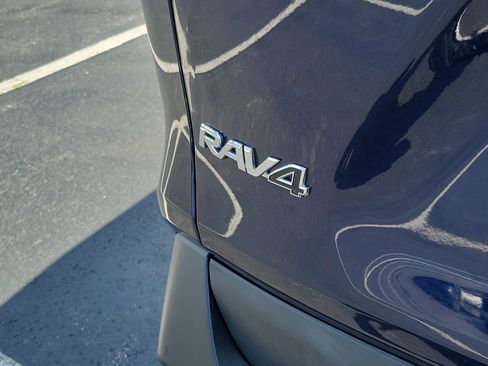 Used 2019 Toyota RAV4 XLE Premium w/ Cold Weather Package AWD/4WD image 9