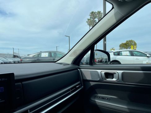 Used 2025 Hyundai Santa Fe SEL FWD image 38