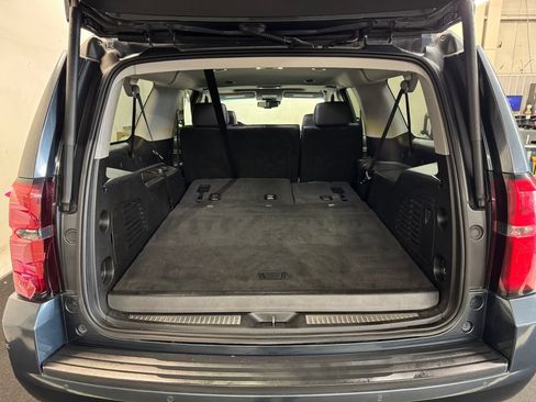 Used 2019 Chevrolet Suburban LT AWD/4WD image 7