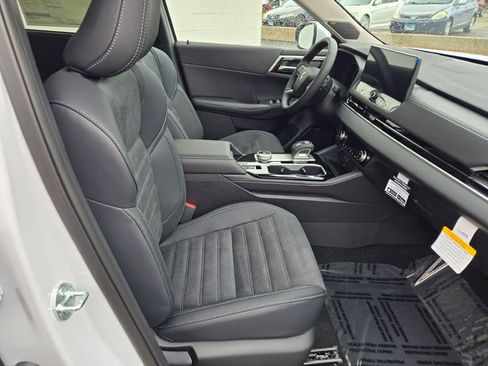 New 2025 Mitsubishi Outlander SE image 4
