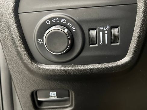 Used 2024 Jeep Grand Cherokee Laredo RWD image 47