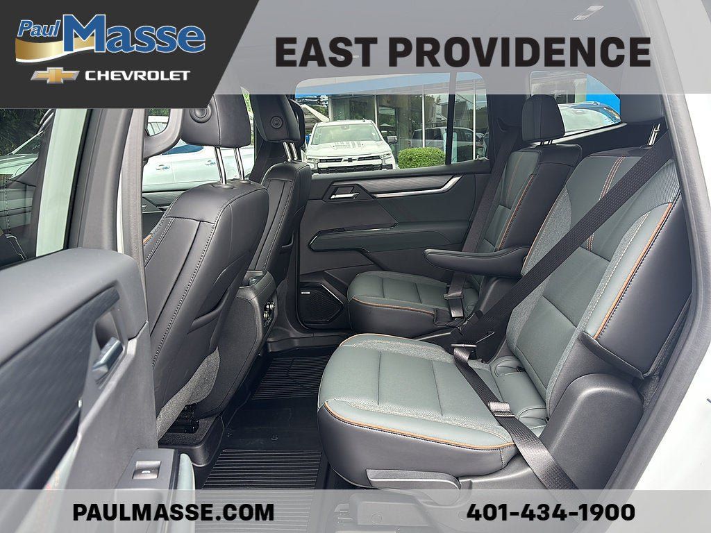 Used 2025 GMC Acadia AT4 w/ Luxury Package AWD/4WD image 19