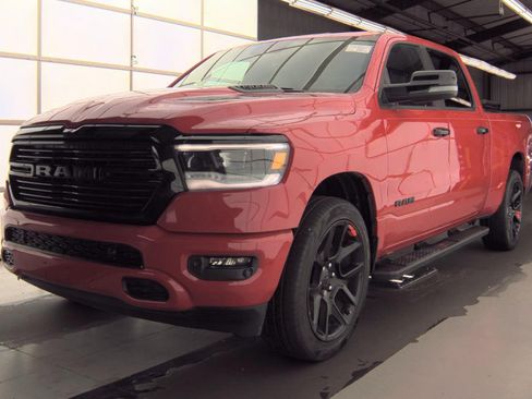 Used 2024 RAM 1500 Laramie AWD/4WD image 3