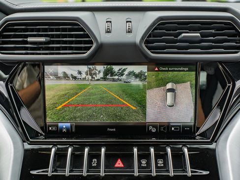 Used 2022 Lamborghini Urus AWD/4WD image 28