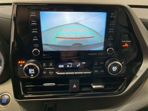 Used 2020 Toyota Highlander XLE image 17