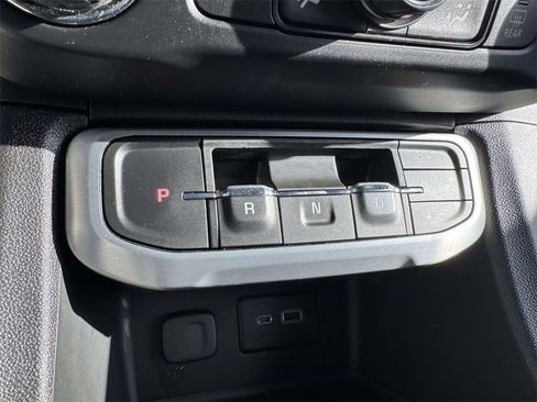 Used 2020 GMC Acadia SLE image 25