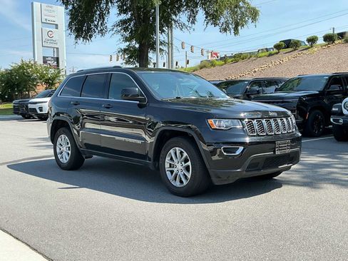 Used 2021 Jeep Grand Cherokee Laredo RWD image 7