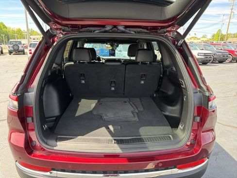 Used 2025 Jeep Grand Cherokee Limited image 11