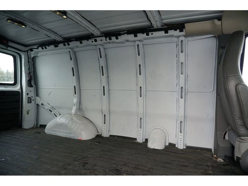 Used 2018 Chevrolet Express 2500 w/ Driver Convenience Package image 14