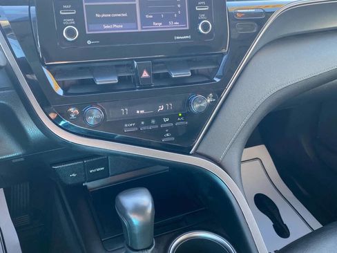 Used 2023 Toyota Camry SE image 18