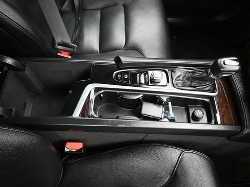 Used 2019 Volvo XC90 T6 Momentum w/ Protection Package Premier image 41