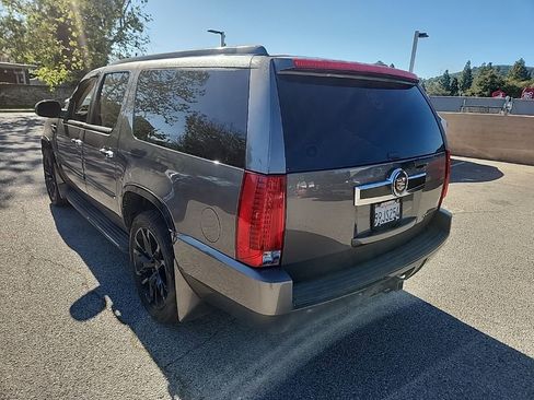 Used 2013 Cadillac Escalade ESV Luxury AWD/4WD image 3