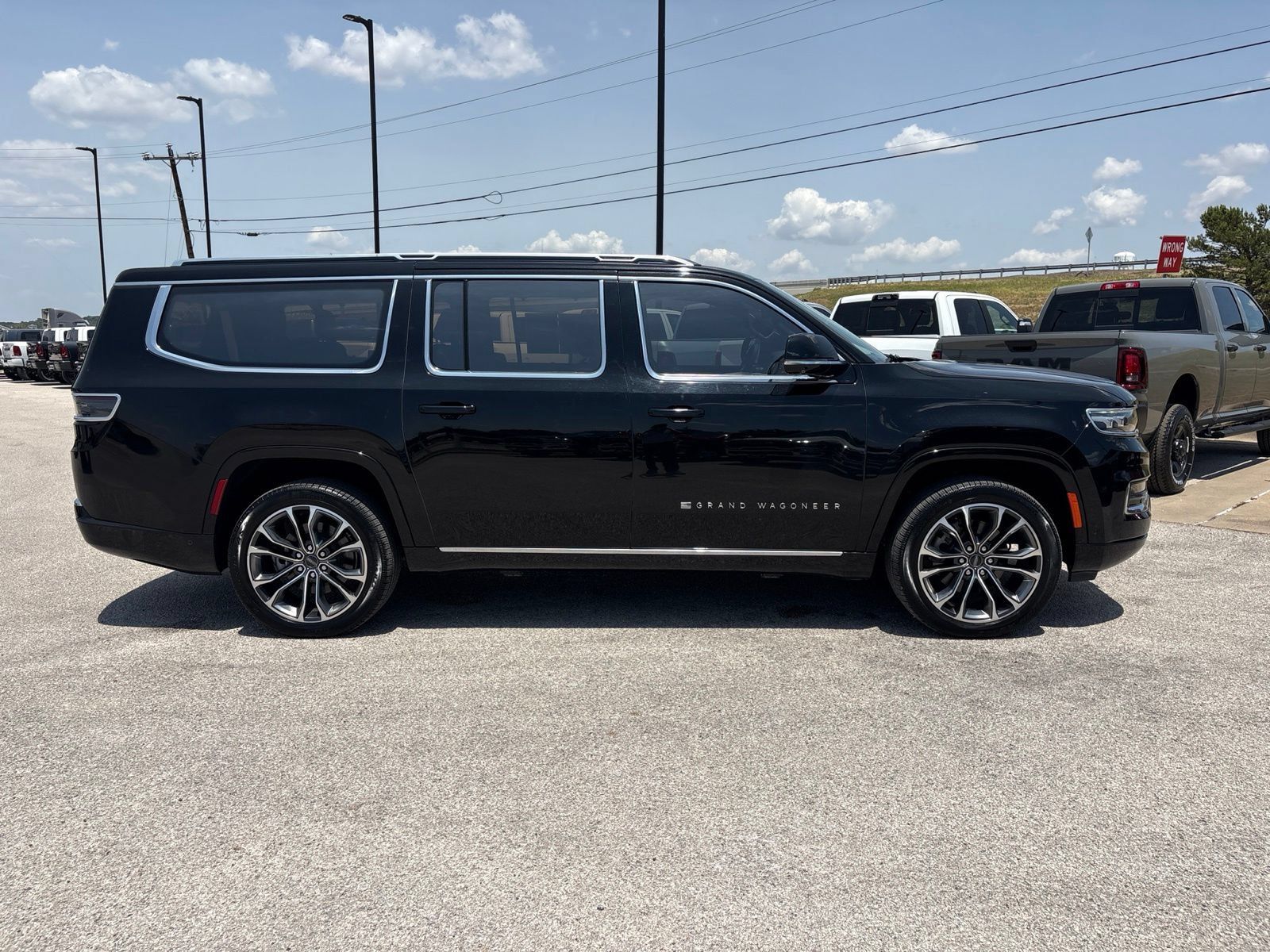 Used 2023 Jeep Grand Wagoneer L Series III AWD/4WD image 7