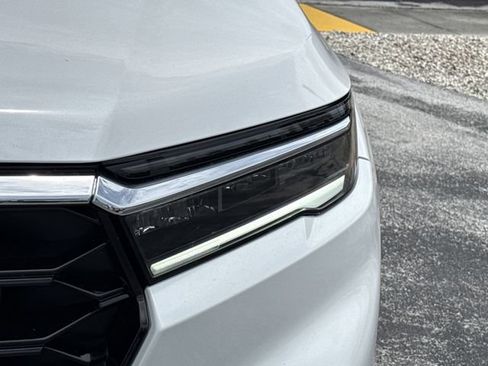 New 2025 Honda Pilot Touring image 14