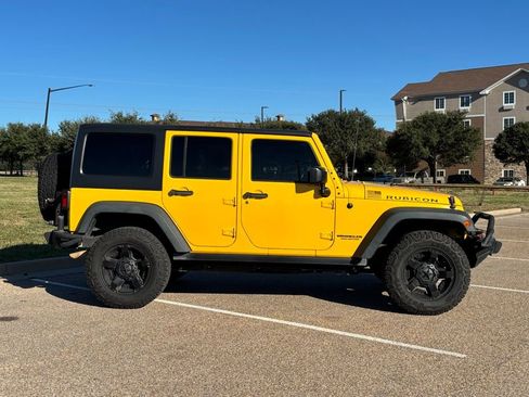 Used 2015 Jeep Wrangler Unlimited Rubicon w/ Connectivity Group image 4