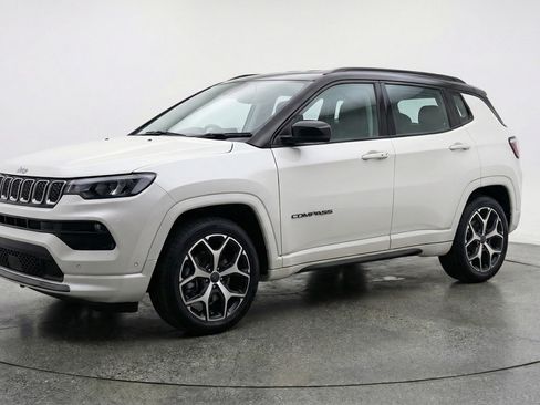 Used 2025 Jeep Compass Limited AWD/4WD image 3
