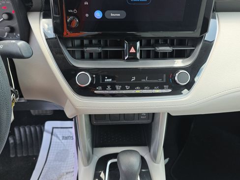 Used 2023 Toyota Corolla Cross L FWD image 11