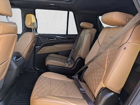 Used 2023 Cadillac Escalade Premium Luxury w/ Performance Package AWD/4WD image 20