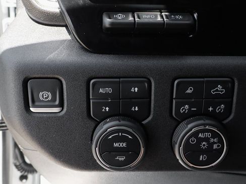 Used 2024 Chevrolet Silverado 1500 High Country w/ Technology Package image 22