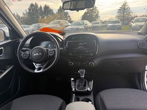 Used 2024 Kia Soul EX image 11