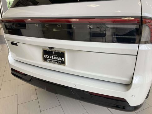 New 2026 Lincoln Navigator Premiere AWD/4WD image 11