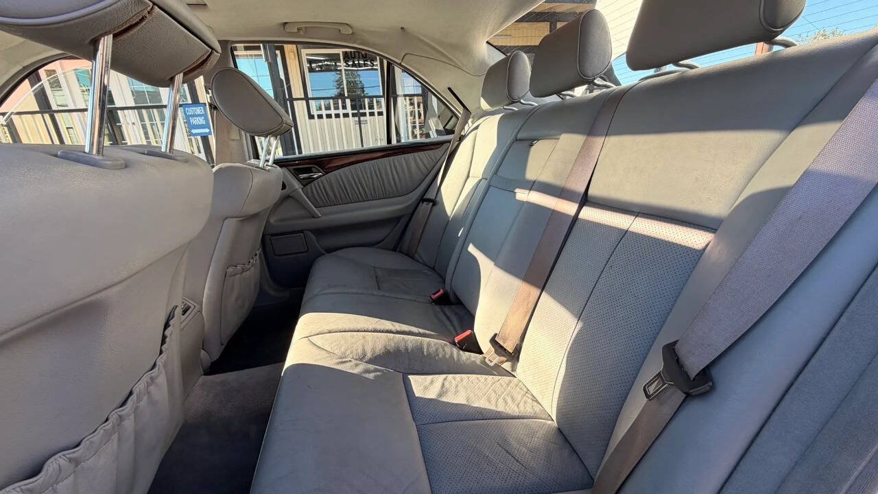 Used 1999 Mercedes-Benz E 320 4MATIC Sedan image 18