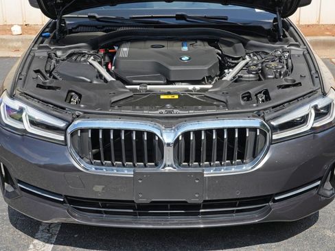 Used 2022 BMW 530e w/ Premium Package RWD image 8