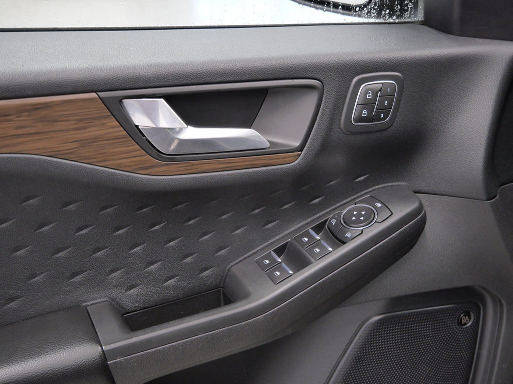 Used 2020 Ford Escape Titanium AWD/4WD image 19