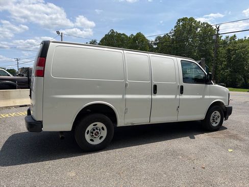 Used 2017 GMC Savana 2500 RWD image 11