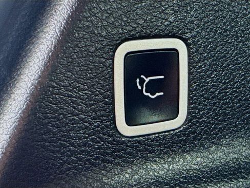 Used 2020 Chrysler Pacifica Touring w/ S Appearance Package image 32