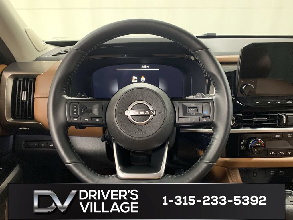 Used 2023 Nissan Pathfinder Platinum w/ Cargo Package AWD/4WD image 2