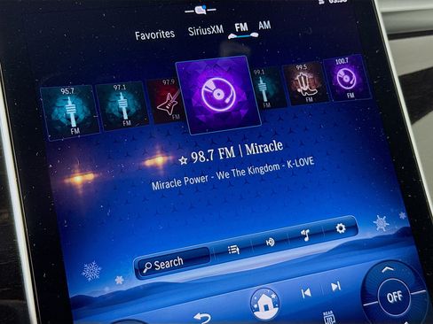 Used 2024 Mercedes-Benz GLC 300 4MATIC image 16