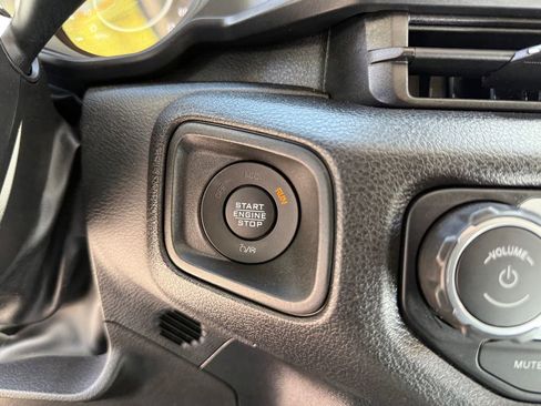Used 2025 Jeep Wrangler Unlimited Sport AWD/4WD image 7