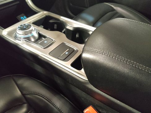 Used 2024 Ford Edge SEL image 26