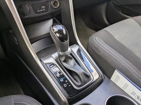 Used 2017 Hyundai Elantra GT FWD image 12