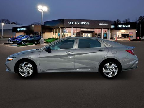 New 2025 Hyundai Elantra Sport image 3