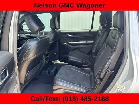 Used 2024 Jeep Grand Cherokee L Altitude AWD/4WD image 13
