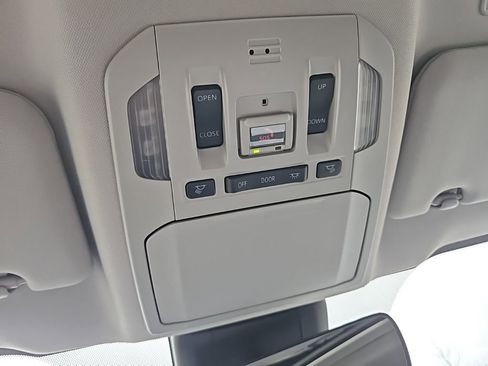 Used 2023 Toyota Highlander Limited image 21