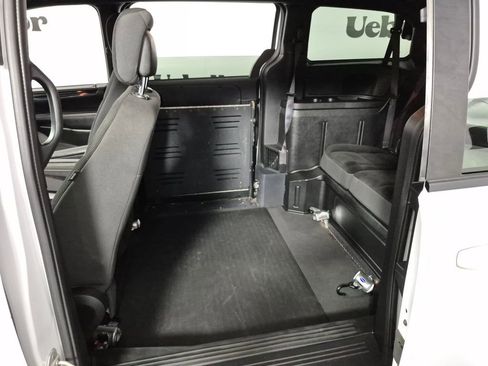 Used 2019 Dodge Grand Caravan SE FWD image 23