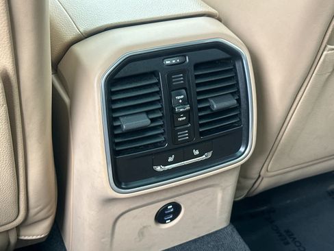 Certified 2024 Porsche Macan AWD/4WD image 14