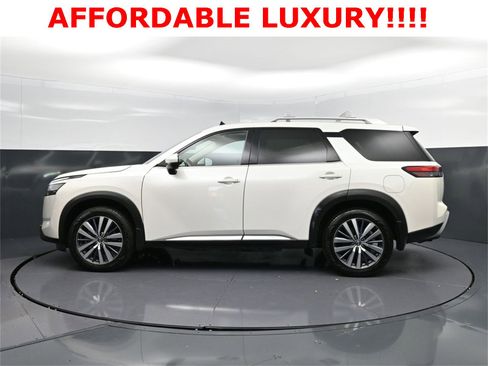 Used 2022 Nissan Pathfinder Platinum w/ Cargo Package image 4