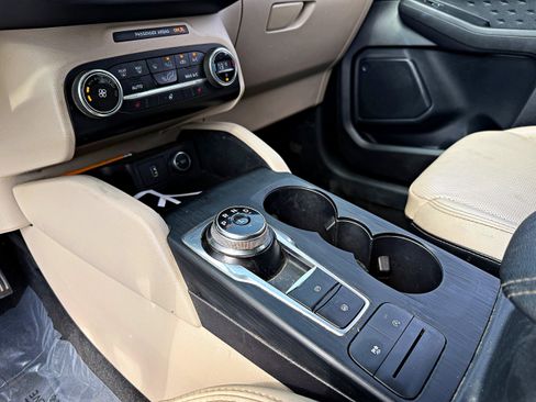 Used 2020 Ford Escape SEL image 18