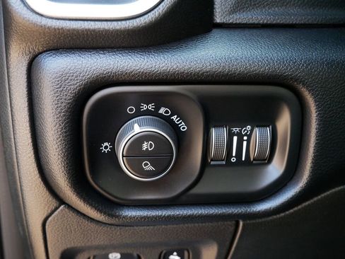 Used 2019 RAM 1500 Big Horn image 16