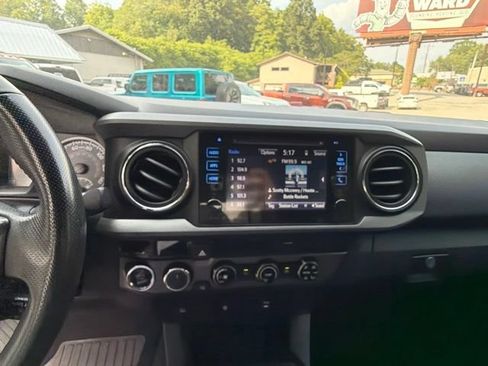 Used 2017 Toyota Tacoma TRD Off-Road w/ Tow Package (A/T) AWD/4WD image 61